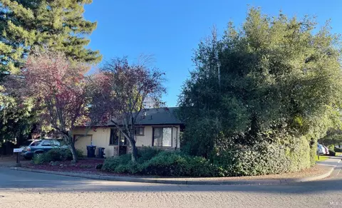 705 Yosemite Dr, Ukiah, CA 95482 photo 2