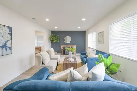 1018 Sparrow Ln, Fairfield, CA 94533 photo 4
