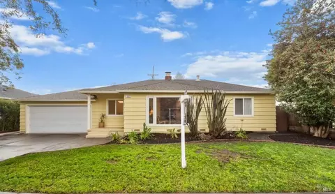 517 Yulupa Ave, Santa Rosa, CA 95405