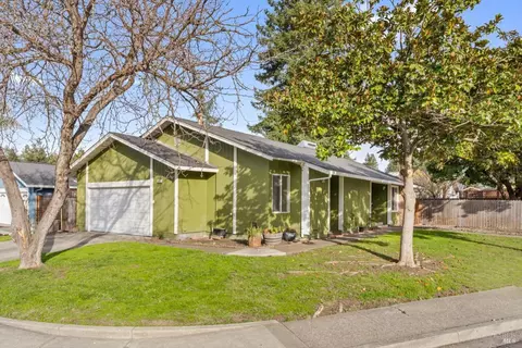 6492 Amberwood St, Rohnert Park, CA 94928