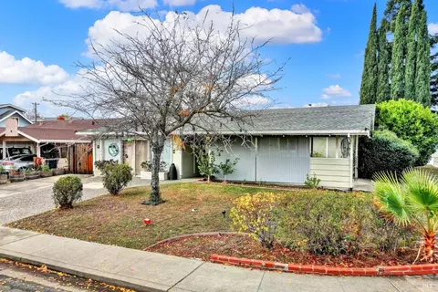 2501 Heather Dr, Fairfield, CA 94533 photo 2
