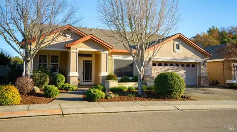 404 Clover Springs Dr, Cloverdale, CA 95425
