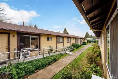 561-571 Leslie St, Ukiah, CA 95482 photo 3