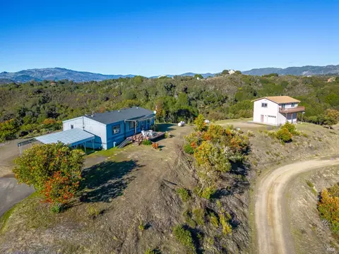 5090 Lake Ridge Rd, Ukiah, CA 95482