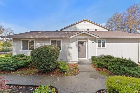 5044 Charmian Dr, Santa Rosa, CA 95409
