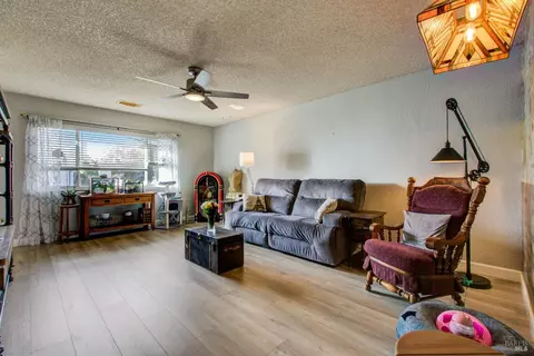 372 Grape St, Vacaville, CA 95688 photo 5