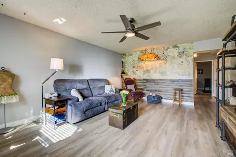 372 Grape St, Vacaville, CA 95688 photo 4