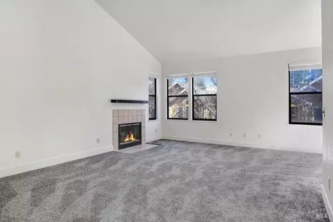 Living - 623 Cherry Ave, Sonoma, CA 95476 photo 2 of 7