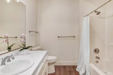 Bath - 623 Cherry Ave, Sonoma, CA 95476 photo 4 of 4