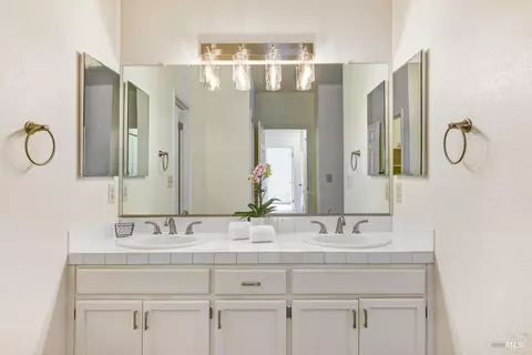 Bath - 623 Cherry Ave, Sonoma, CA 95476 photo 1 of 4