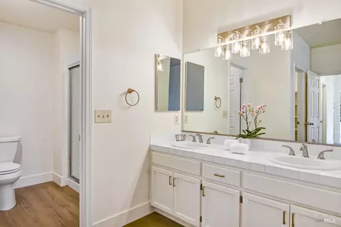 Bath - 623 Cherry Ave, Sonoma, CA 95476 photo 2 of 4