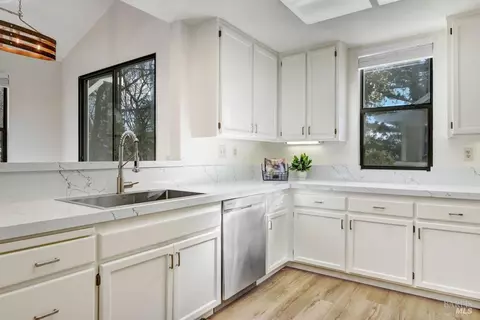 Kitchen - 623 Cherry Ave, Sonoma, CA 95476 photo 3 of 3