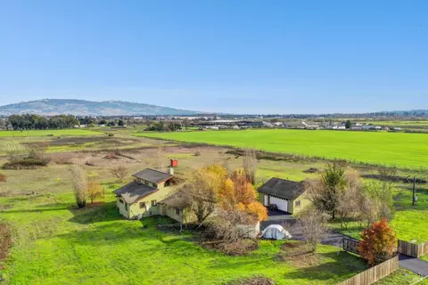 4542 Stony Point Rd, Santa Rosa, CA 95407