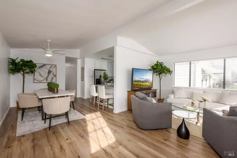 59 Falcon Crest Cir, Napa, CA 94558