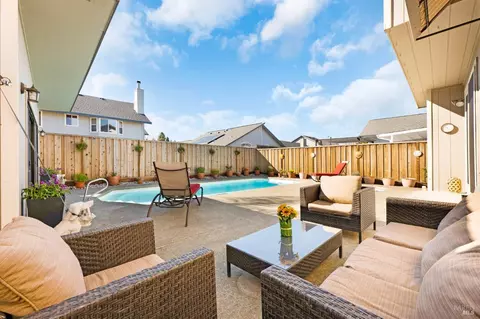 9541 Kristine Way, Windsor, CA 95492