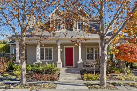 570 6th St E, Sonoma, CA 95476