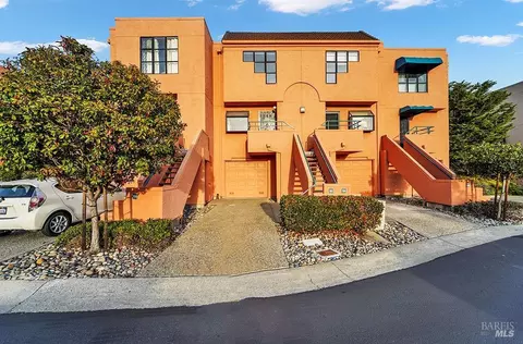 152 Nantucket Ln, Vallejo, CA 94590 photo 2