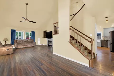 210 Joy Ct, Dixon, CA 95620 photo 5