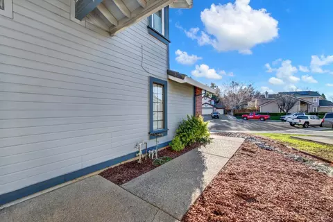 210 Joy Ct, Dixon, CA 95620 photo 4