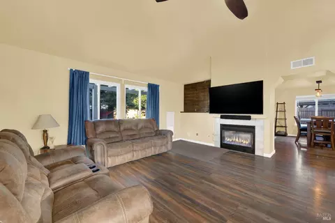 210 Joy Ct, Dixon, CA 95620 photo 9