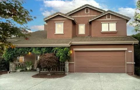 272 Cambridge Ln, Petaluma, CA 94952