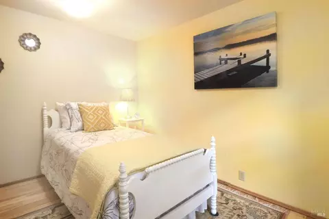 Bedroom - 21067 Heron Dr, Bodega Bay, CA 94923 photo 9 of 9