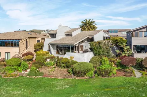 21067 Heron Dr, Bodega Bay, CA 94923