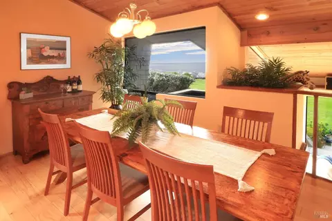 Dining - 21067 Heron Dr, Bodega Bay, CA 94923 photo 2 of 7