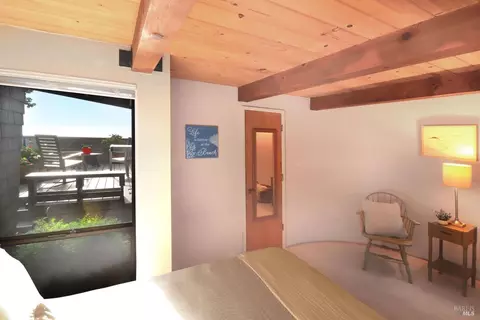 Bedroom - 21067 Heron Dr, Bodega Bay, CA 94923 photo 7 of 9