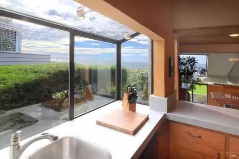 Kitchen - 21067 Heron Dr, Bodega Bay, CA 94923 photo 3 of 7