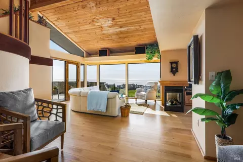 Exterior - 21067 Heron Dr, Bodega Bay, CA 94923 photo 4 of 9