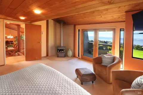 Bedroom - 21067 Heron Dr, Bodega Bay, CA 94923 photo 4 of 9