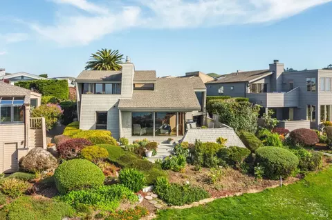 Exterior - 21067 Heron Dr, Bodega Bay, CA 94923 photo 3 of 9