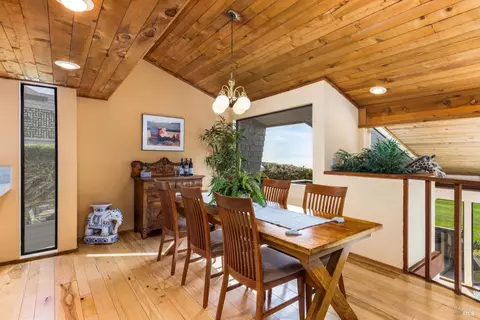 Dining - 21067 Heron Dr, Bodega Bay, CA 94923 photo 4 of 7
