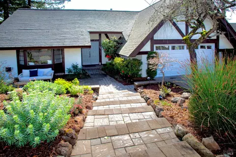 736 Hillmont St, Santa Rosa, CA 95409