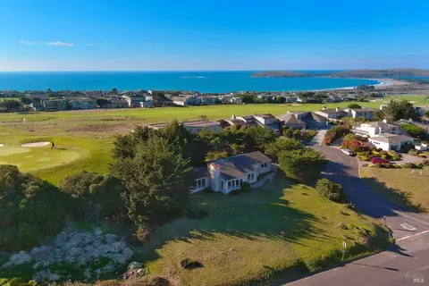 112 Duck Ct, Bodega Bay, CA 94923
