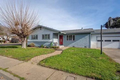 475 Pomo Dr, Ukiah, CA 95482