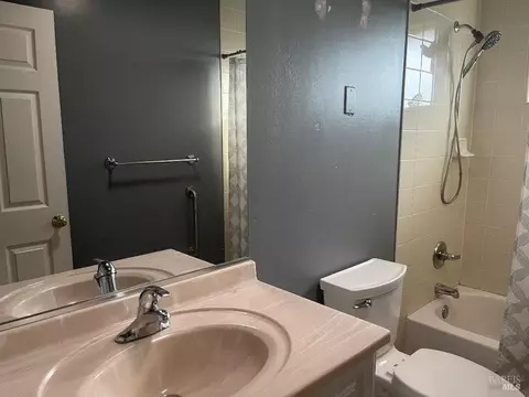 124 E Halabuk Ct, Vallejo, CA 94591 photo 4