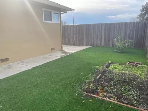 124 E Halabuk Ct, Vallejo, CA 94591 photo 9