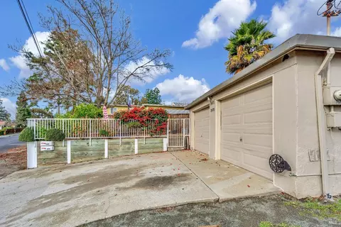 2475 Monterey Ave, Martinez, CA 94553 photo 4