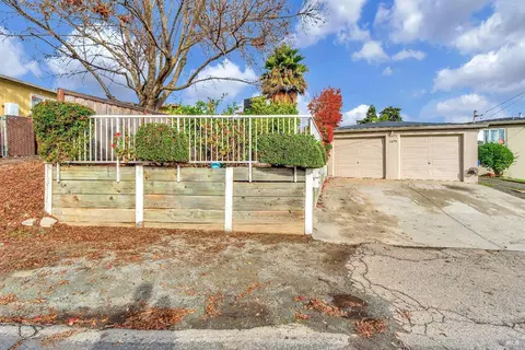 2475 Monterey Ave, Martinez, CA 94553 photo 2