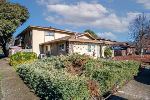 102 Laws Ave, Ukiah, CA 95482