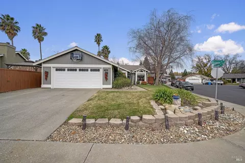 200 Arcadia Dr, Vacaville, CA 95687