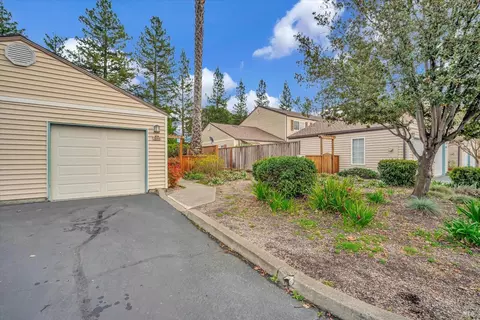 1644 Yardley St, Santa Rosa, CA 95403 photo 2