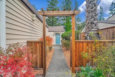 1644 Yardley St, Santa Rosa, CA 95403 photo 3