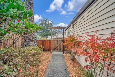 1644 Yardley St, Santa Rosa, CA 95403 photo 4