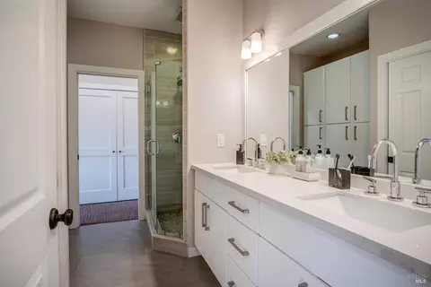 Bath - 57 Bridgegate Dr, San Rafael, CA 94903 photo 11 of 13