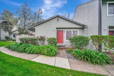 382 Harvest Ln, Santa Rosa, CA 95401