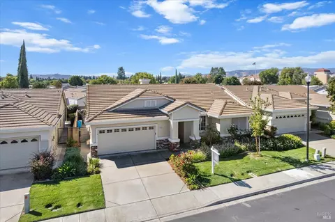 Exterior - 220 Mandarin Cir, Vacaville, CA 95687 photo 2 of 10