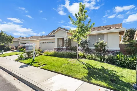 Exterior - 220 Mandarin Cir, Vacaville, CA 95687 photo 4 of 10